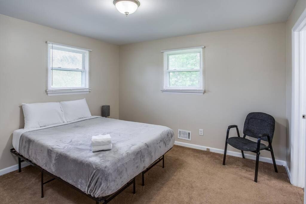 Appartement {Quiet Suburban Ranch Hot Tub} Mins Arpt/Rit/Dwnt à Rochester Extérieur photo