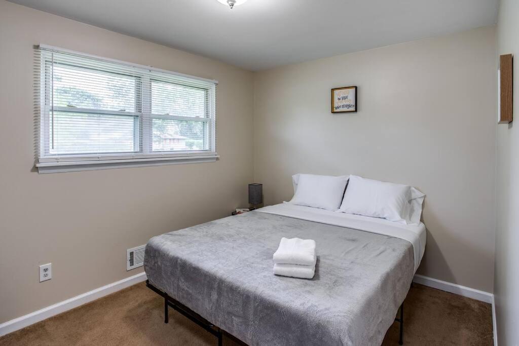 Appartement {Quiet Suburban Ranch Hot Tub} Mins Arpt/Rit/Dwnt à Rochester Extérieur photo