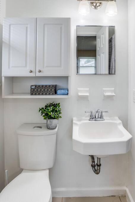 Appartement {Quiet Suburban Ranch Hot Tub} Mins Arpt/Rit/Dwnt à Rochester Extérieur photo