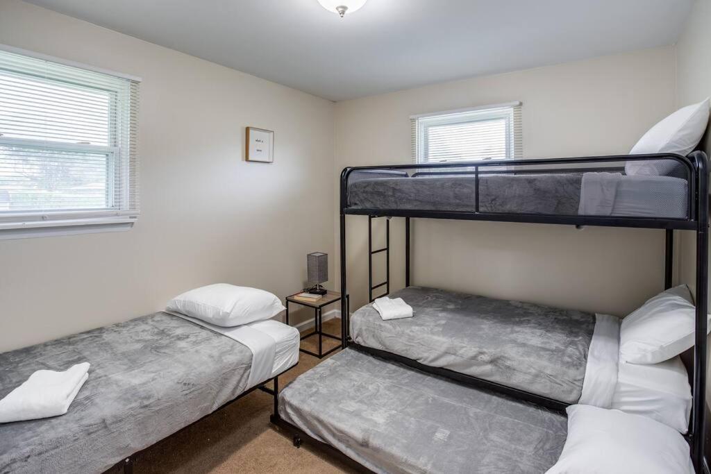 Appartement {Quiet Suburban Ranch Hot Tub} Mins Arpt/Rit/Dwnt à Rochester Extérieur photo